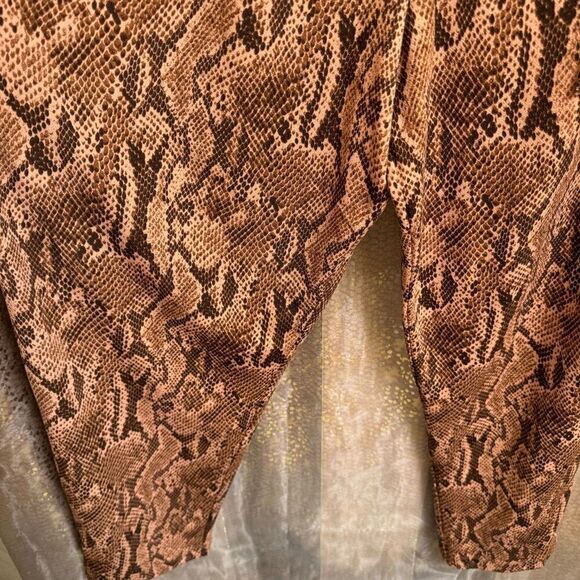 Express Brown Tan Snakeskin Print Belted Wrap Stretchy Jumpsuit Large - Picture 6 of 11